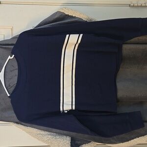 SO Women's Crewneck Cropped Shirt in Navy and White Size S